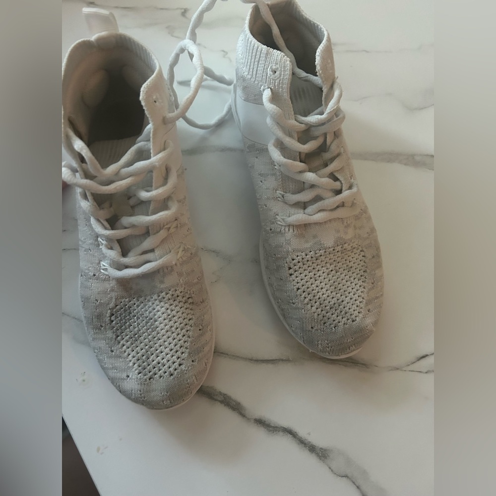 Nfinity cheer shoe youth size 3